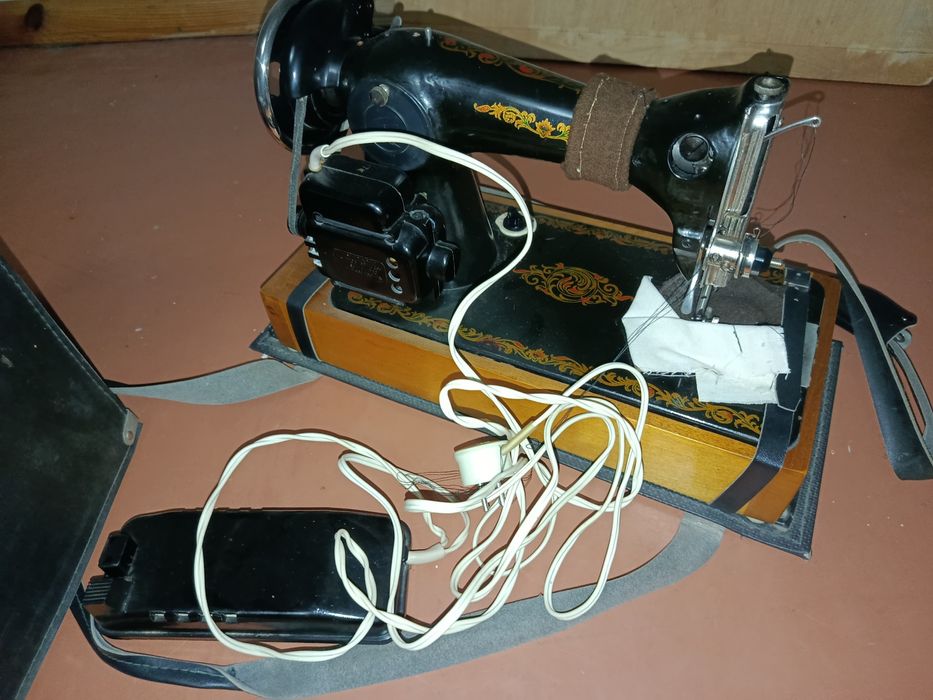 Швейная машинка почти новая