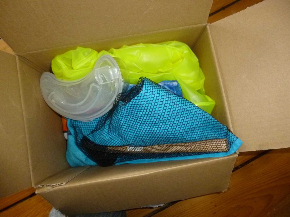 Zestaw plażowy dla dziewczynki , koło, ręcznik, okulary