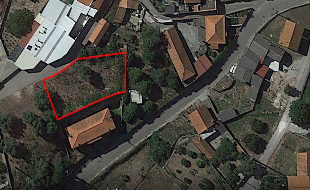 Excelente lote de 580m² em A-do-Barbas, ideal para construção de moradia unifamiliar isolada com excelente exposição solar