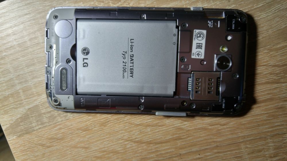 Телефон LG-D285 не включається!