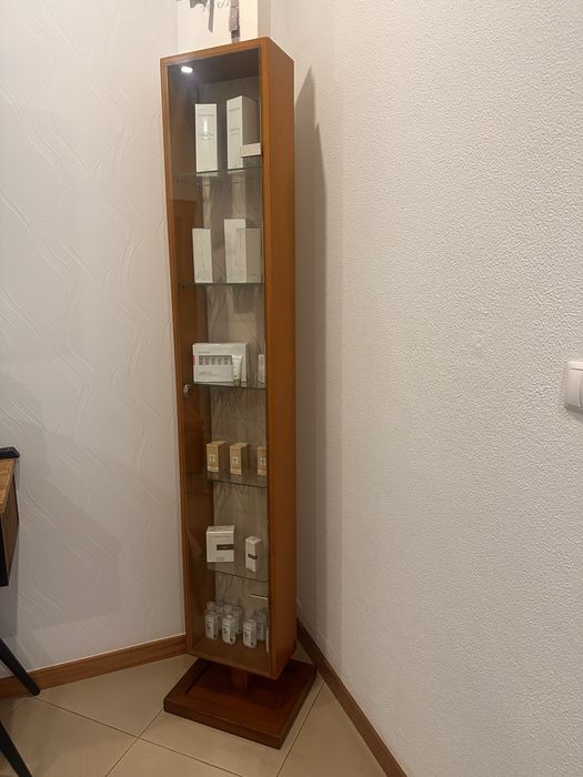 Aramrio vitrine como novo