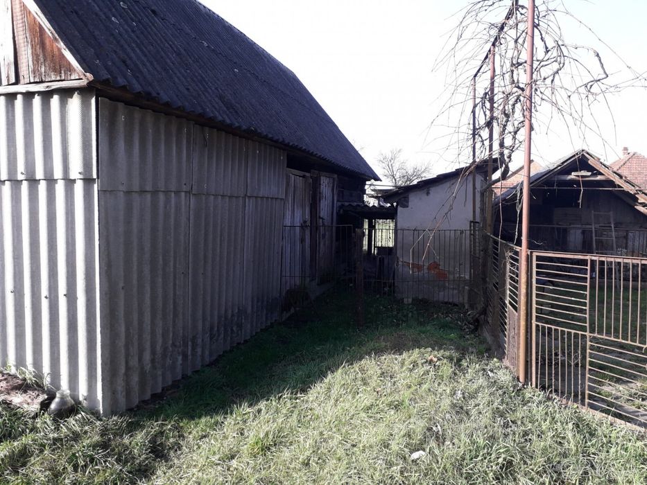 Будинок та земельна ділянка
