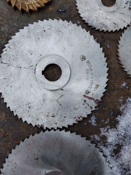 Продаю фрези по дереву