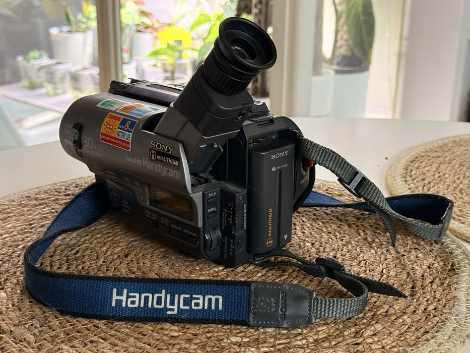 Kamera Sony Handycam Hi8 TR820E