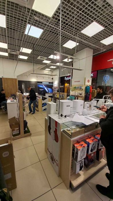 Торгове приміщення 681м2, 1-2 поверхи