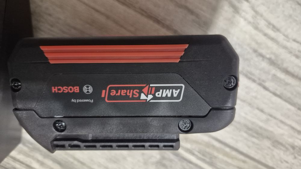 BOSCH ładowarka+aku