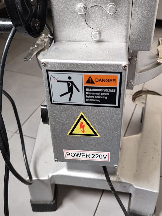 Batedeira Industrial / Comercial VEVOR B15-BT (15 Litros) – Como Nova / Excelente Estado