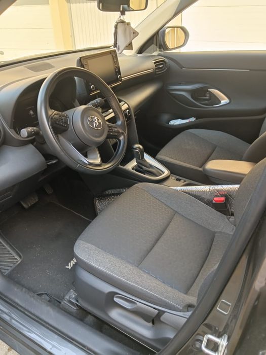 Toyota Yaris Cross Híbrido — 31.000 km / Garantia Toyota