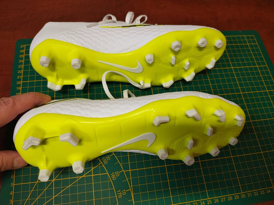 Nike HYPERVENOM  43 27,5cm nowe.