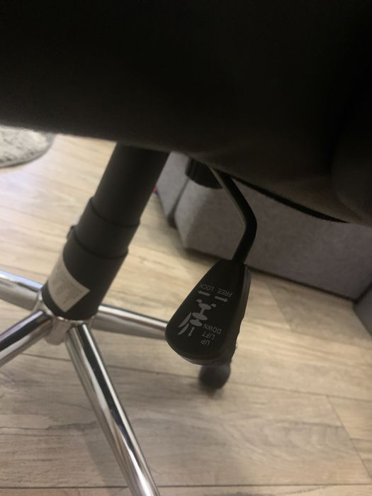 Офісне крісло нове