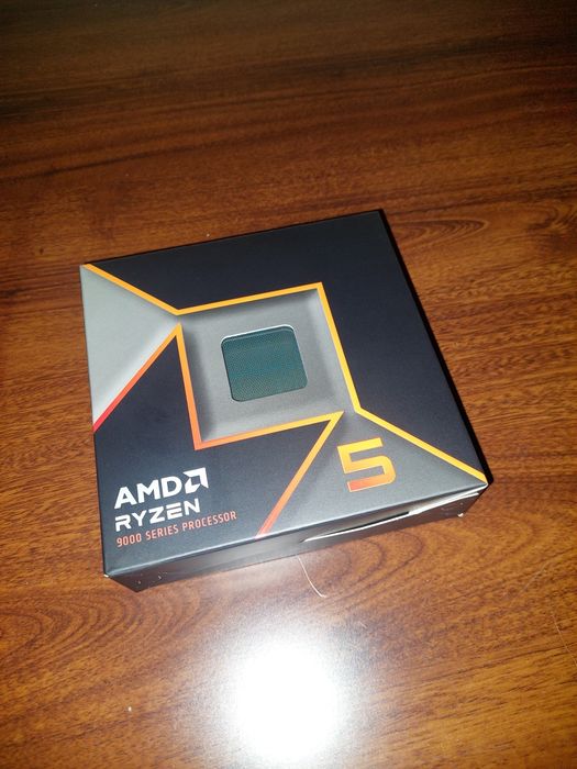 Процесор AMD Ryzen 5 9600X (100-100001405WOF)
Процесор AMD Ryzen 5 960