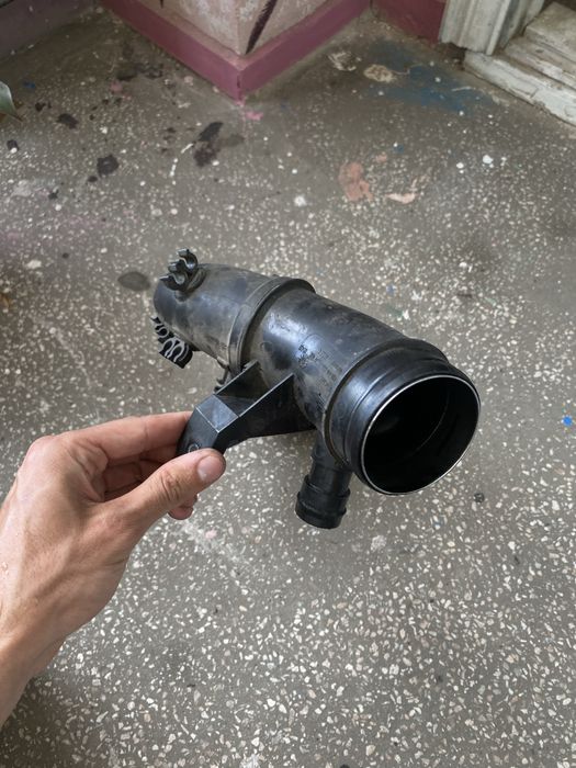 Впускний патрубок на турбіну 1.9 tdi