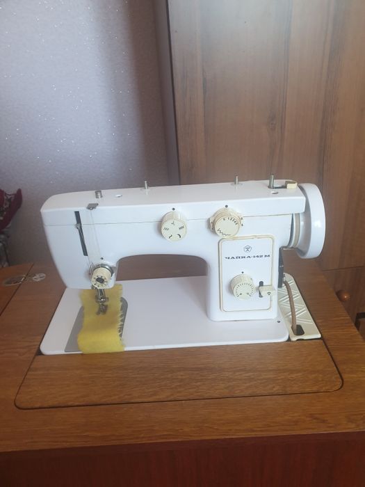 Швейна машинка Чайка" 142 М .