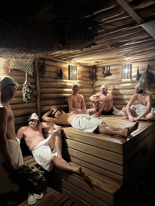 Будинок на 20–30 гостей із підземним укриттям