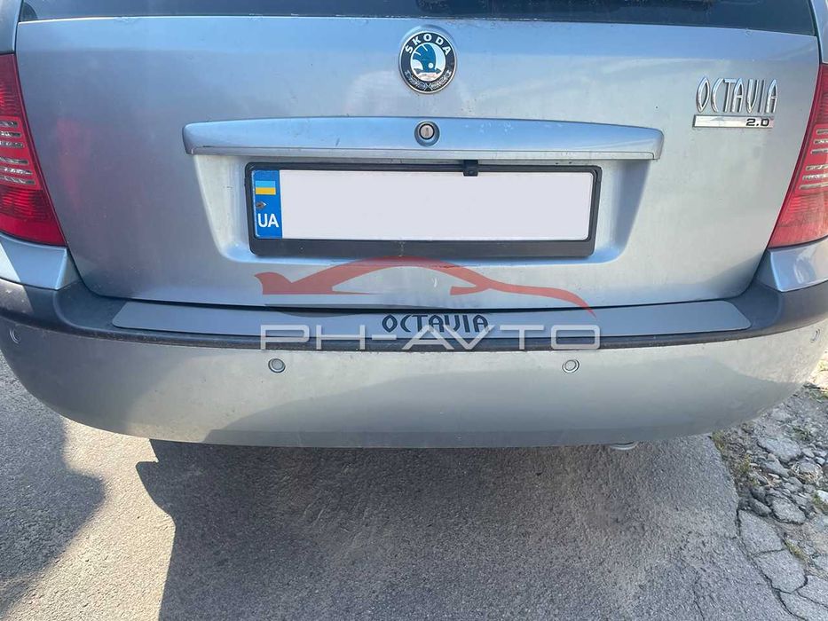 Накладка на задний бампер Skoda Octavia Tour універсал хром