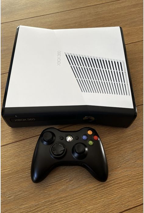 Xbox 360 2tb plus obudowa czarna plus pad