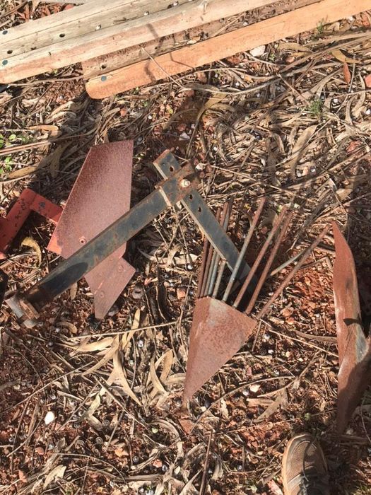 1 arranca batatas e 1 abre regos