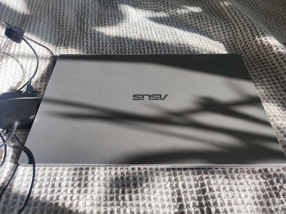 Portátil Asus Vivobook cinza 15'