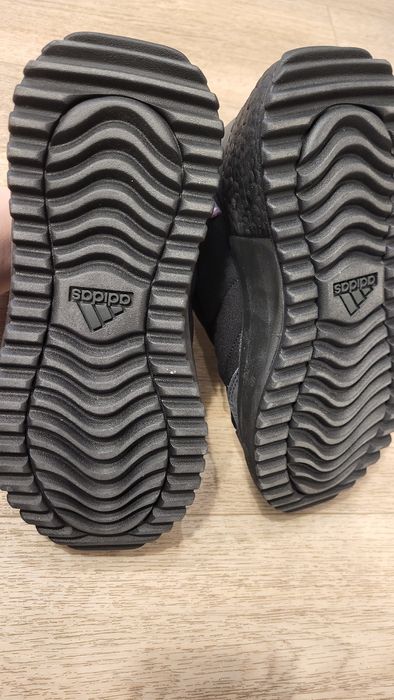 Женские зимние ботинки Adidas 4000 грн