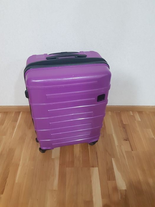 Валіза чемодан на 4 колесах 60×40×25