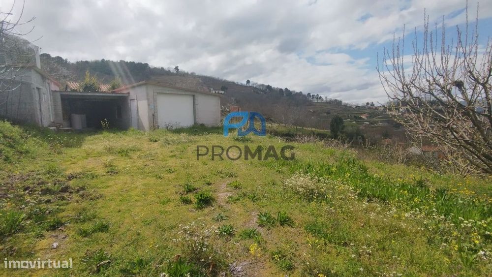 Terreno Urbanizável de 7959 m² com Armazém