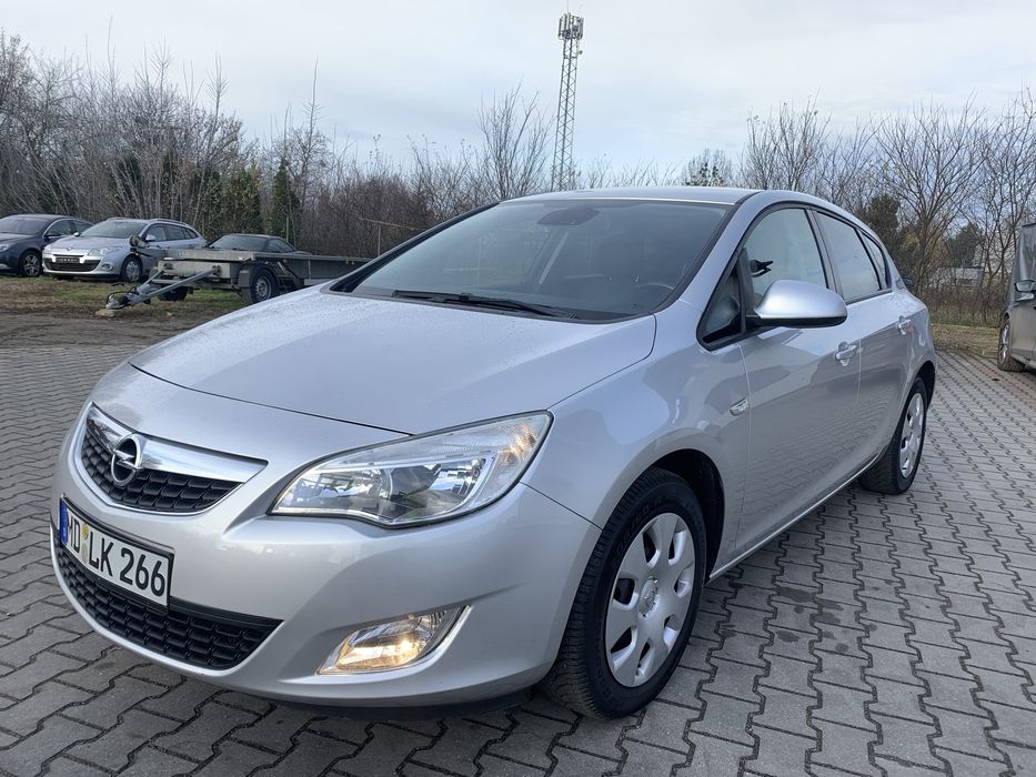 Opel Astra J 2011r 1.6 benz 115KM klima PDC  bdb stan OPŁACONA