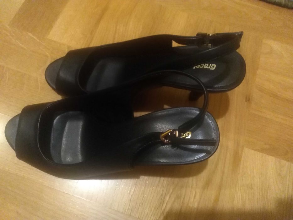 Nowe, czarne letnie sandałki rozm. 38