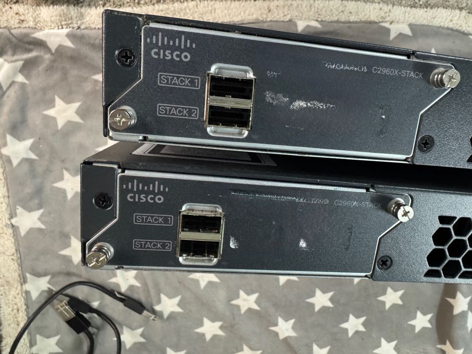 2x Cisco Catalyst 2960-x 48P PoE+ - ligados em stack