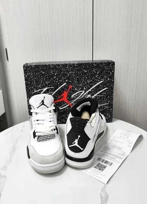 Jordan 4 retro Military black R.43