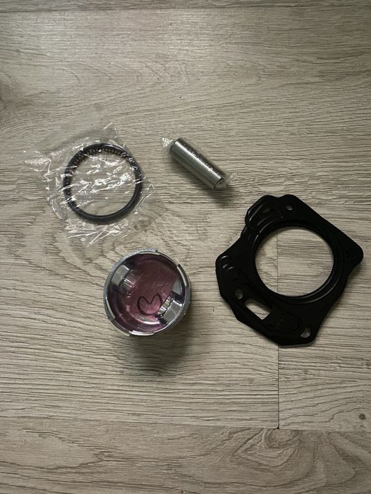 Sprzedam tłok + reszte co widac na zdjeciu wszystko nowe. Czytaj opis!