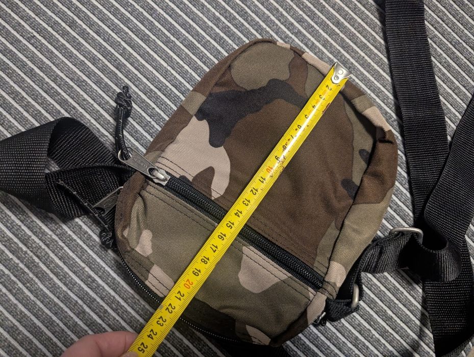 Męska saszetka moro EASTPAK materiałowa