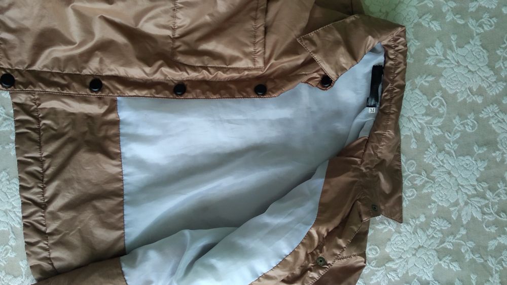 Курточка-вітровка для дівчинки.