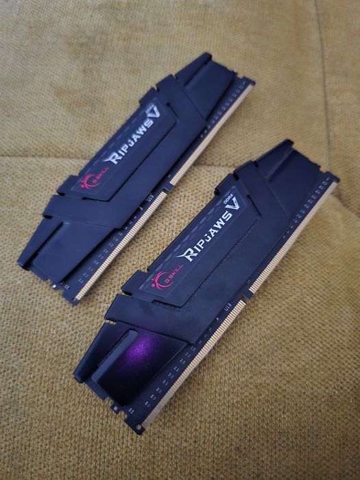 G.SKILL Ripjaws V 16GB DDR4-3200 CL16  2x8GB