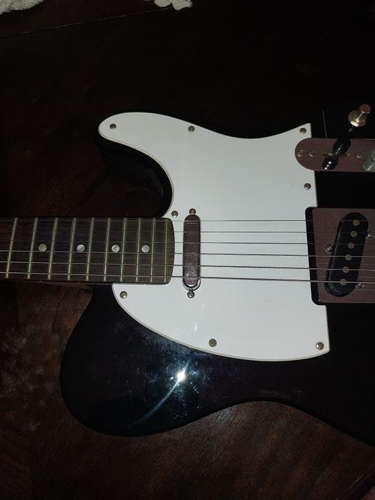 Harley Benton formato Telecaster preta MUITO modificada