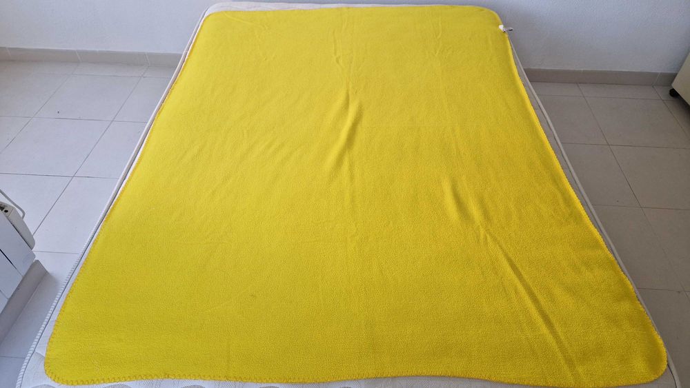 Manta amarela da marca Tarringtown House