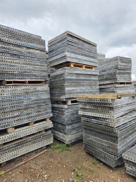 używane lekkie szalunki ścienne fundamentowe słupowe TEKKO / MINIBOX peri doka ulma ściągi ankry łączniki podpory skośne pionujące szalunek wieńca