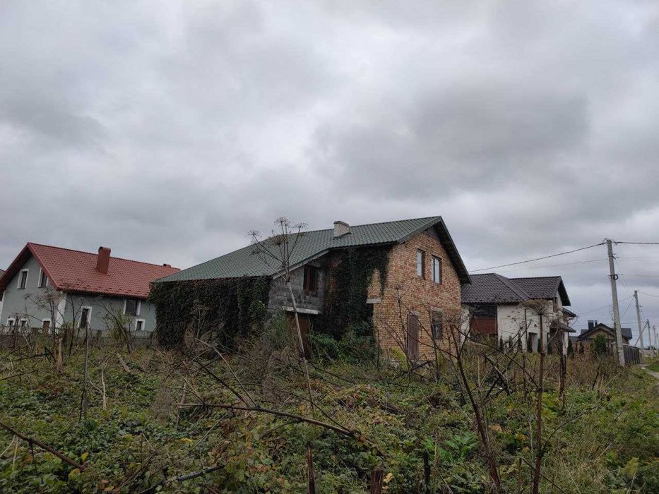 Продаж будинку в стані сирця з земельною ділянкою – pohled 3