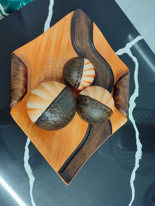 Prato decorativo com 3 bolas em cerâmica
