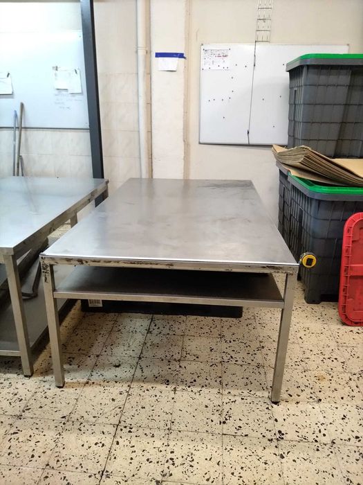 Mesa grande de trabalho inox
