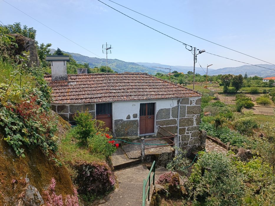 Casa rústica típica com características  bem antigas