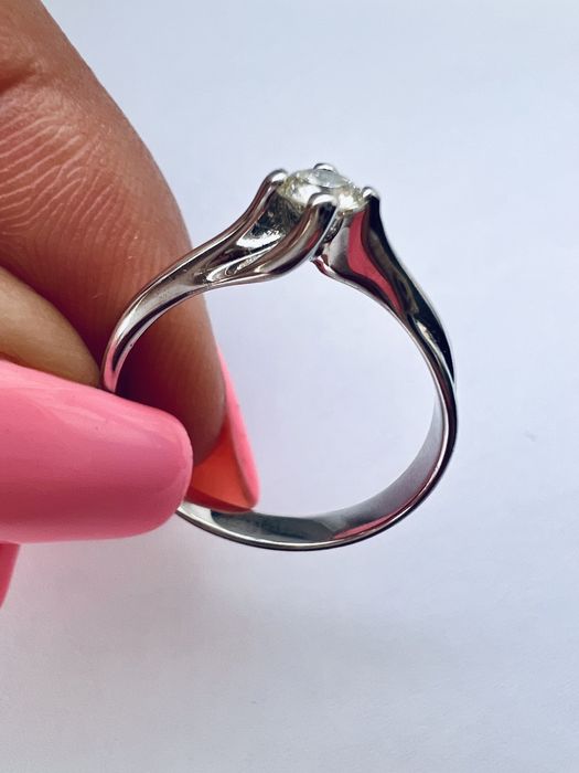 Золотое кольцо с бриллиантом 0,21ct КЮЗ белое золото 585 проба