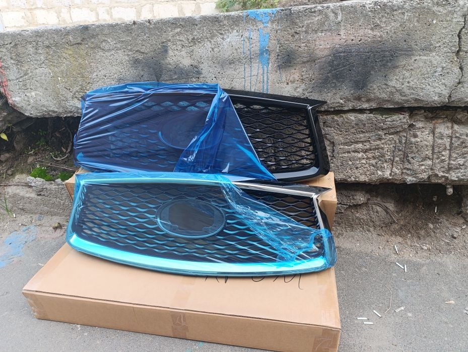 Решетка радиатора QX50 черна хром гриль