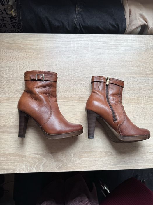 Нові шкіряні черевики