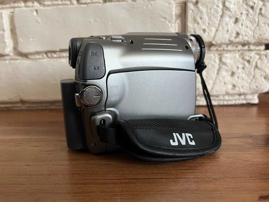 Відеокамеруа JVC GR-D760E