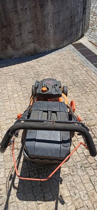 Máquina cortar relva