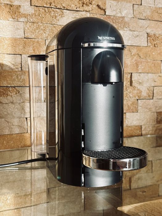 Máquina café Nespresso Vertuo – preta – excelente estado