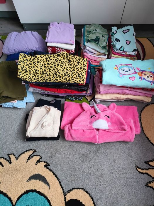 Dużo ciuszkow dla dziewczynki