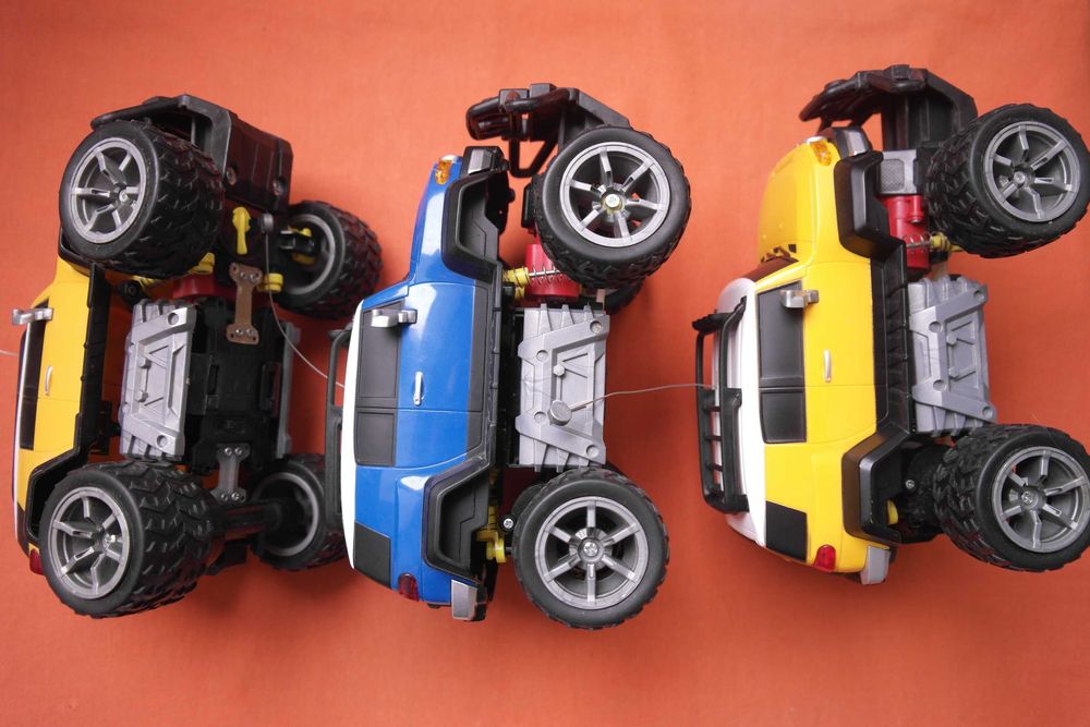 Машина на радиоуправлении Auldey Toyota FJ Cruiser 1:28