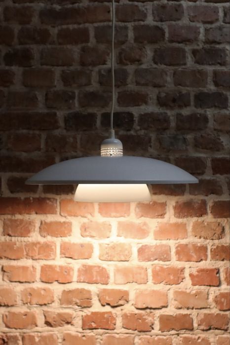 Biała duńska lampa wisząca space age vintage mid century