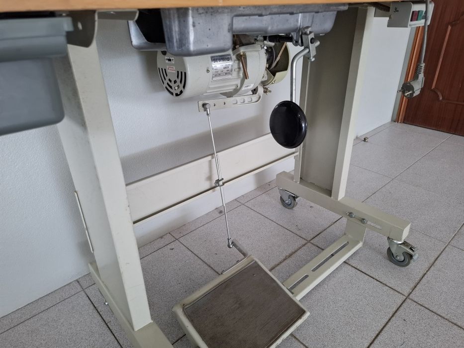 Sewmaq SW-5550 - Máquina Industrial Elétrica de Ponto Corrido
